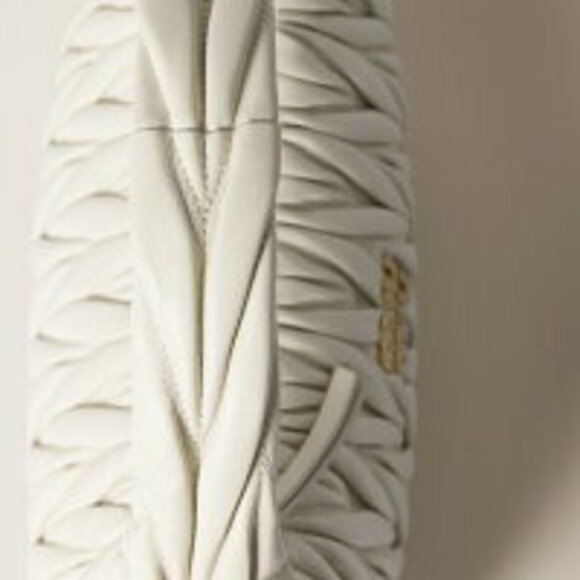 Miu Miu Wonder Matelassé Leather Hobo Bag White - Picture 5 of 5